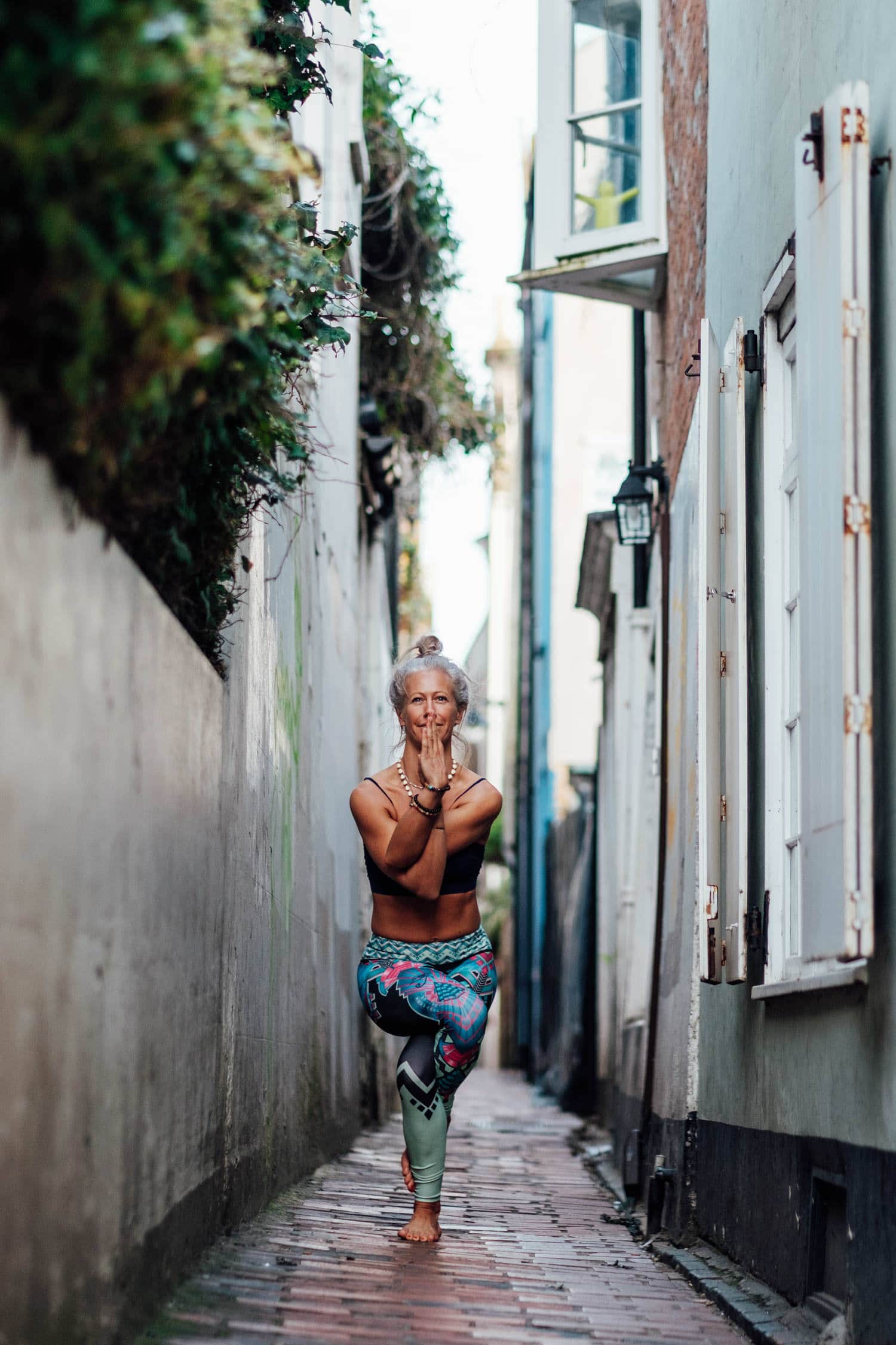 yoga pose in an alleyway for corporate headshot photography in brighton